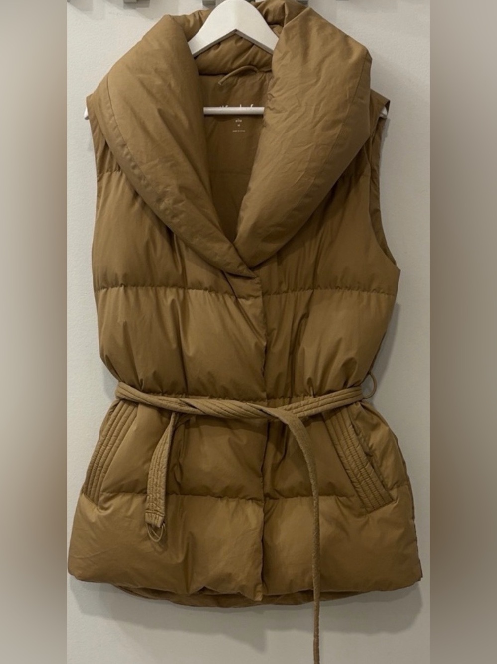 Wilfred Alta Quilted Puffer Vest in Camel